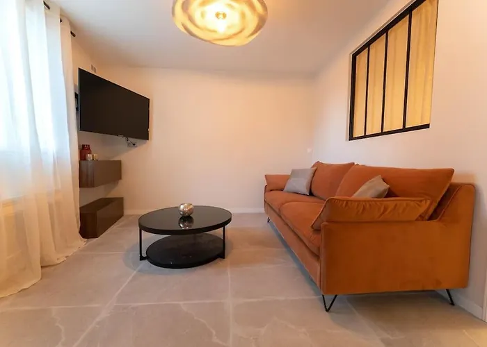 Love Room Avec 2 Jacuzzi Balneo, Parking